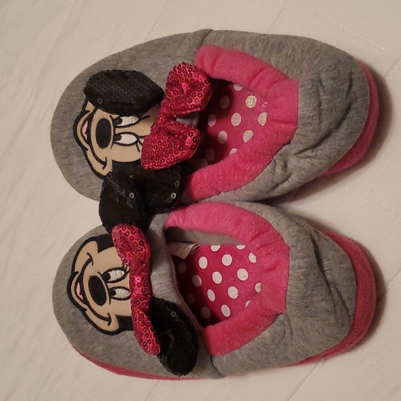 Disney Girl's Minnie Mouse Slippers - Picture 2 of 3
